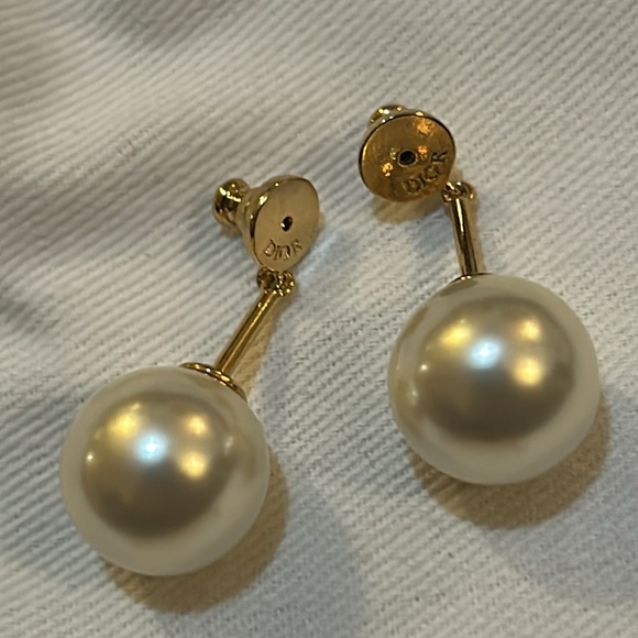 Dior My ABCDior Tribales Étoile Earring Gold-Finish Metal and White Resin Pearls - Picture 6 of 9